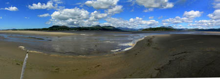 Ynys Mountain Estuary View